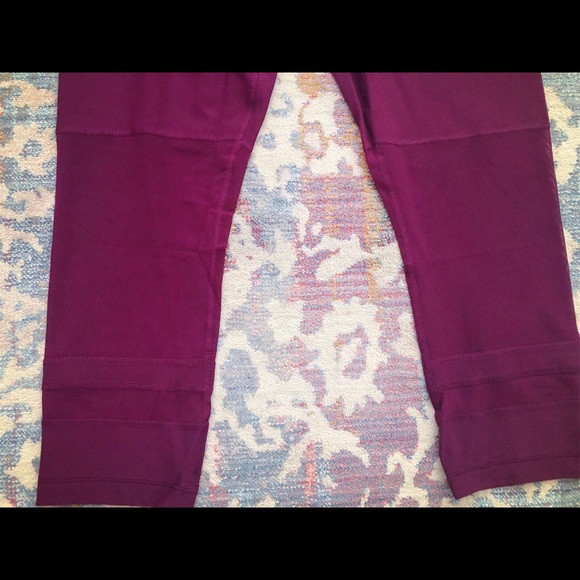 90 Degree by Reflex Mesh Burgundy Cropped Leggings - Picture 4 of 5